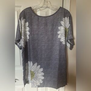 Pretty Wirzii Women’s Large Daisy Top - Size M